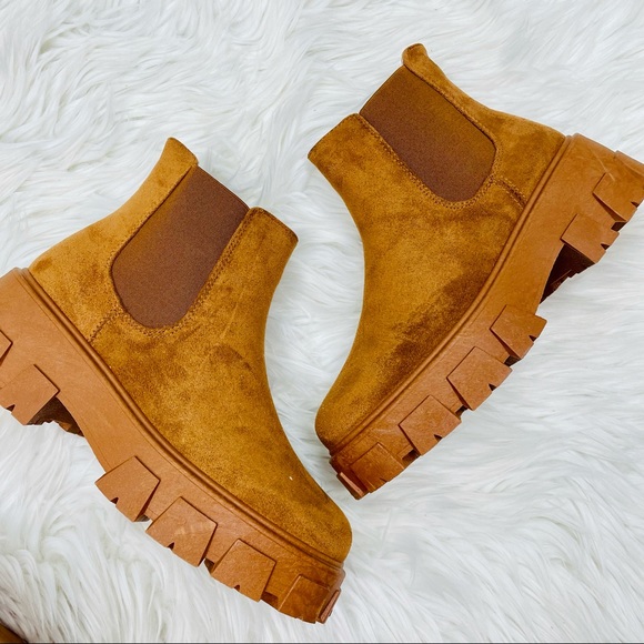 Tan lug sole boot - Picture 4 of 6